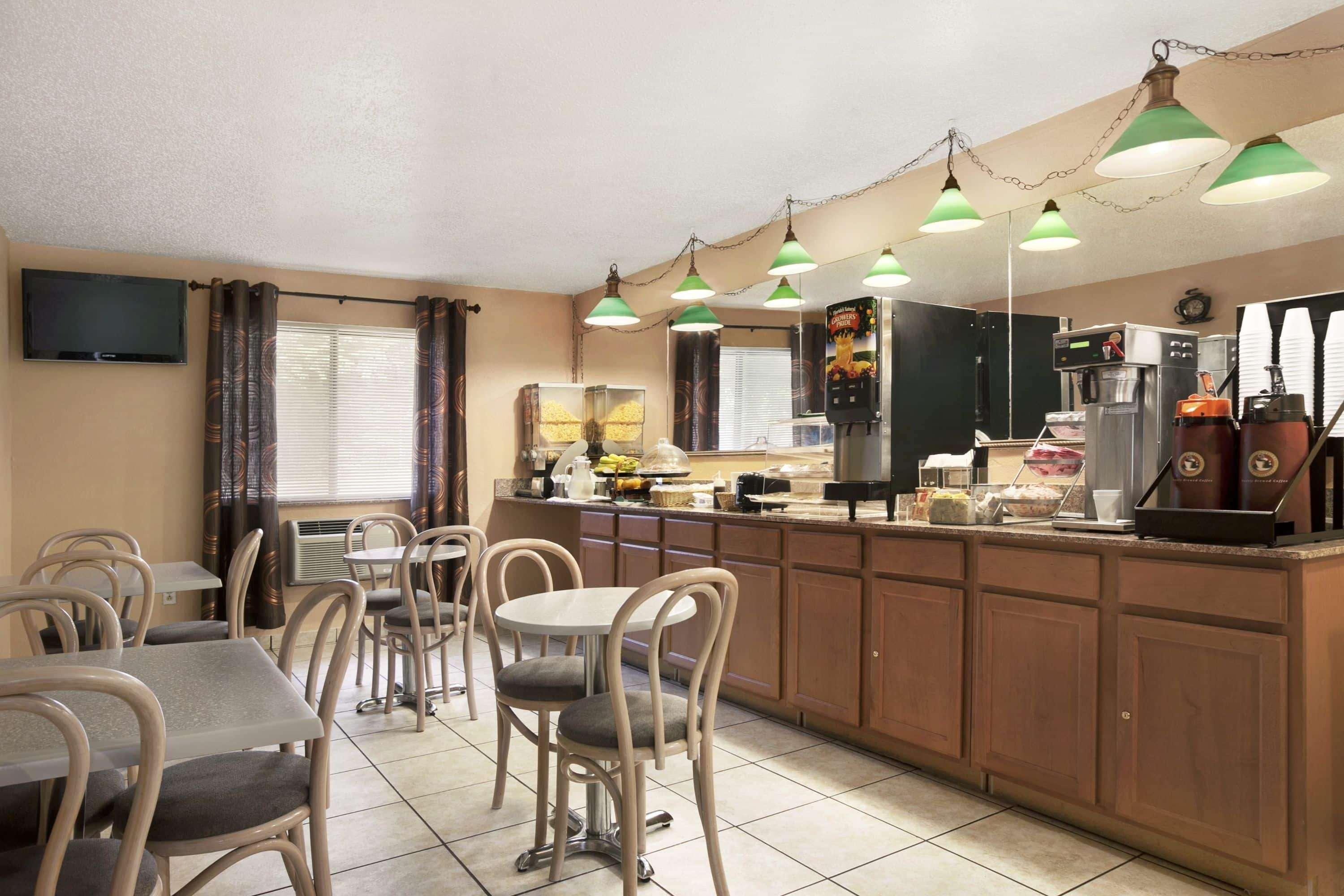 Travelodge By Wyndham Muskegon Εξωτερικό φωτογραφία