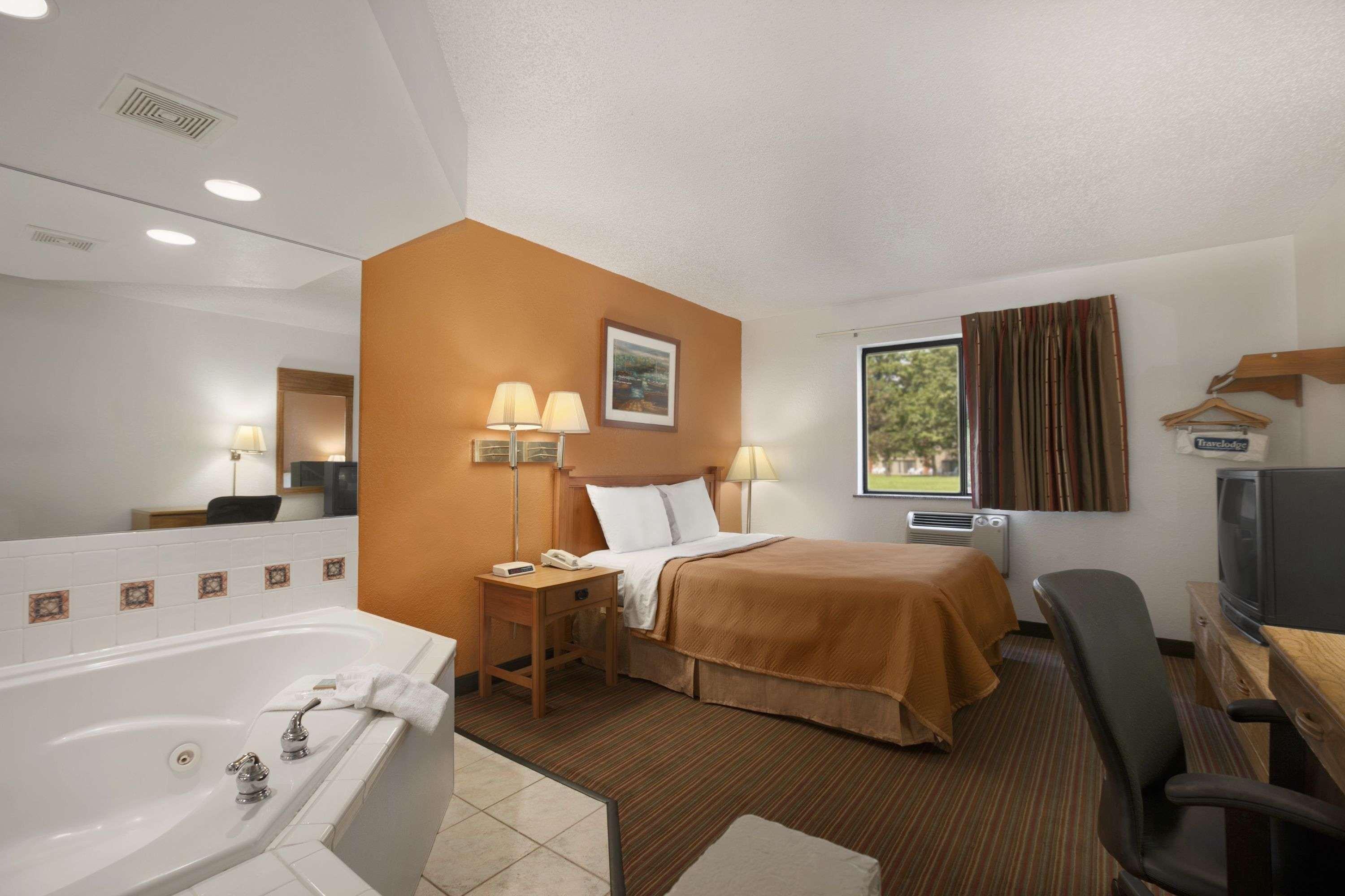 Travelodge By Wyndham Muskegon Εξωτερικό φωτογραφία
