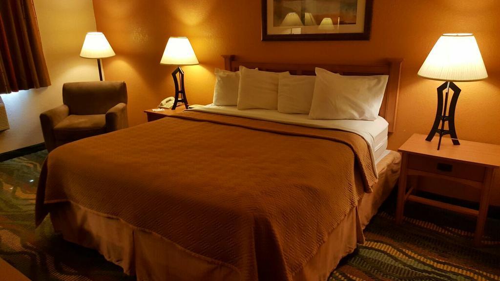Travelodge By Wyndham Muskegon Εξωτερικό φωτογραφία