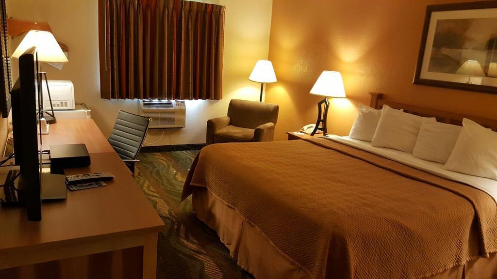 Travelodge By Wyndham Muskegon Εξωτερικό φωτογραφία
