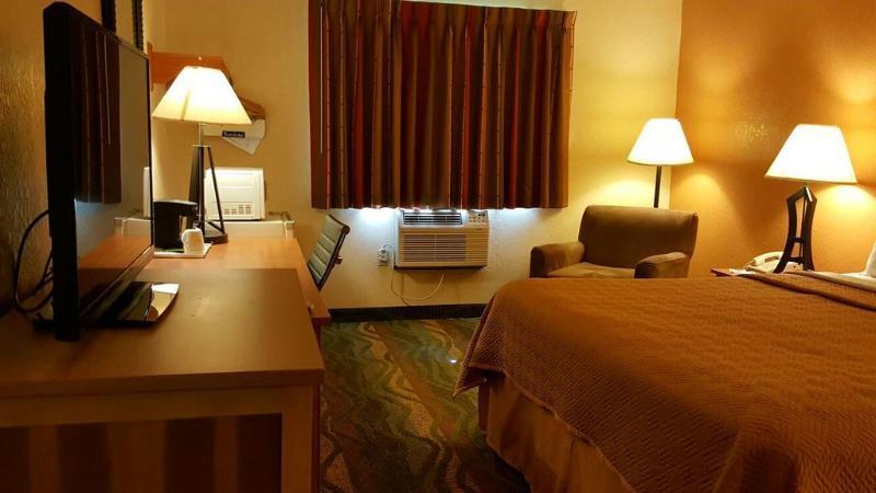 Travelodge By Wyndham Muskegon Εξωτερικό φωτογραφία