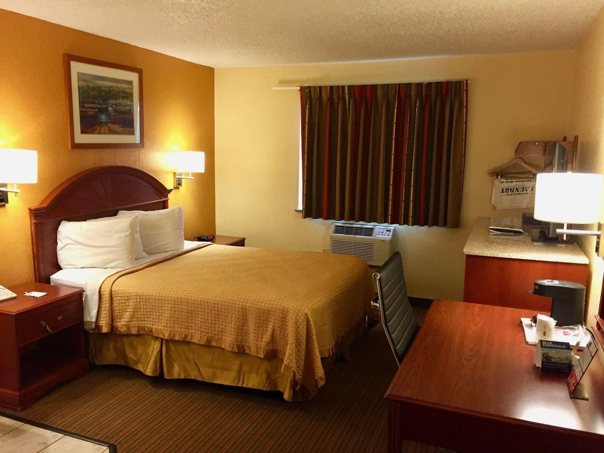Travelodge By Wyndham Muskegon Εξωτερικό φωτογραφία