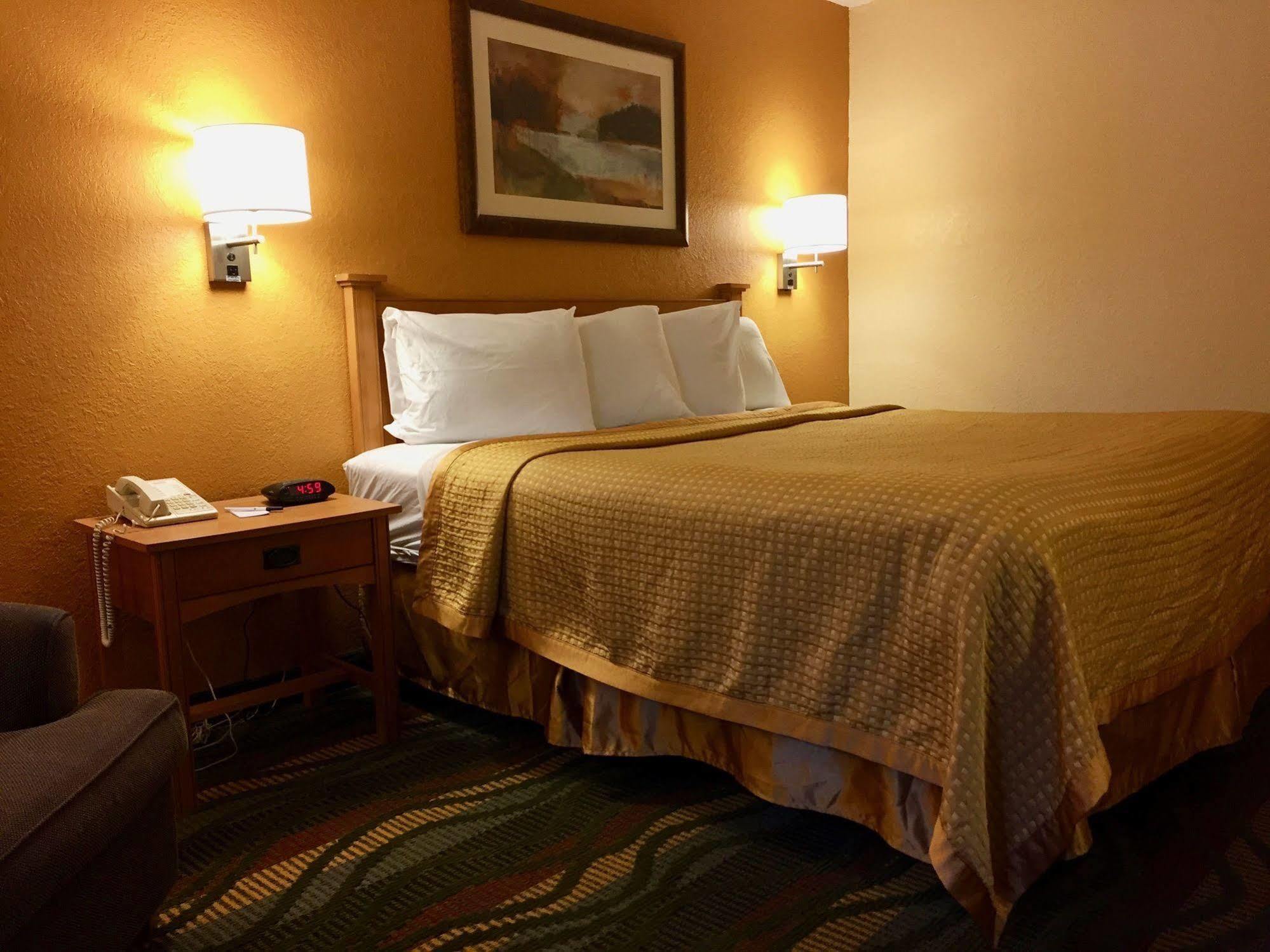 Travelodge By Wyndham Muskegon Εξωτερικό φωτογραφία