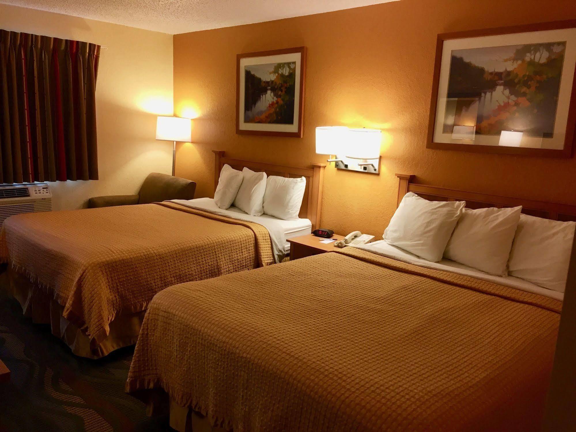 Travelodge By Wyndham Muskegon Εξωτερικό φωτογραφία